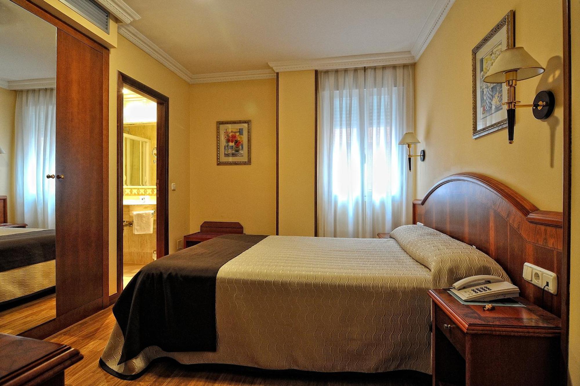 Hotel Alisi Аранда-де-Дуеро Екстер'єр фото